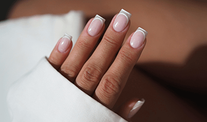 Paznokcie na chrzciny: Delikatne i urocze propozycje manicure