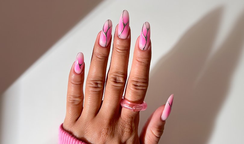 Magia na Twoich paznokciach: Jak zrobić efekt aura nails?