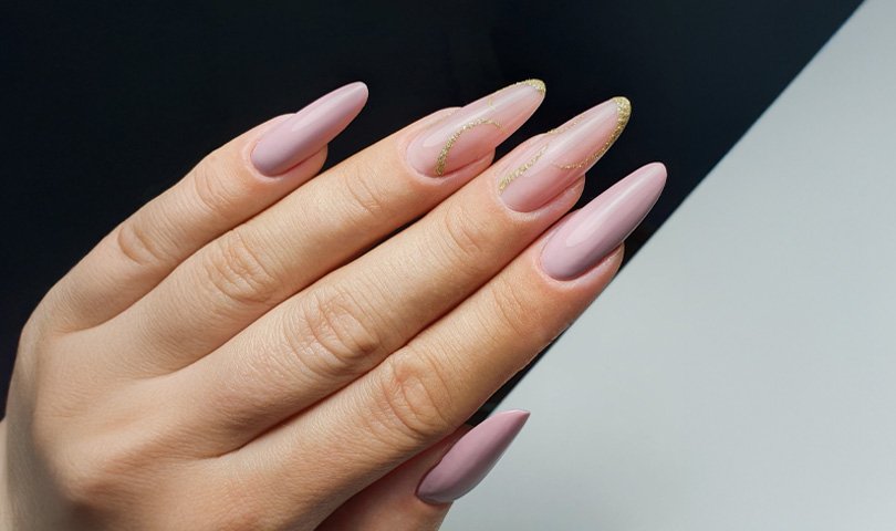 Jakie paznokcie do zielonej sukienki: Stylowe propozycje na perfekcyjny manicure